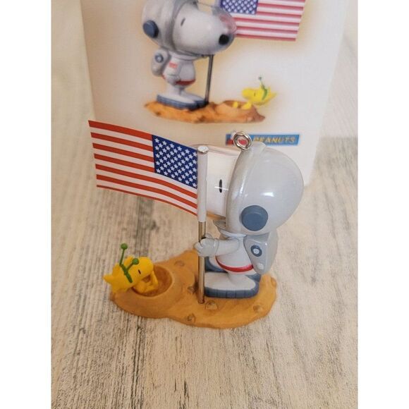Hallmark's Spaceman Snoopy 2007 ornament Xmas Woodstock - Picture 4 of 6